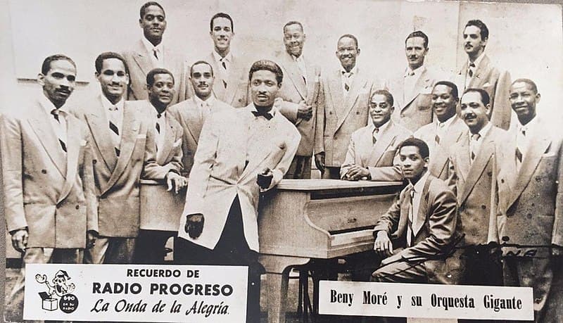 Beny Moré y su Orquesta Gigante at Radio Progreso, La Habana, Cuba. Fuente: Wikimedia commons