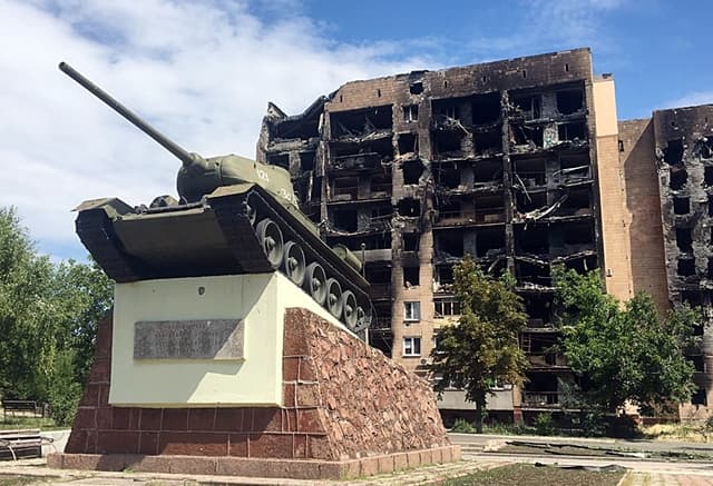 Surrealismo en el frente de guerra del Donbás