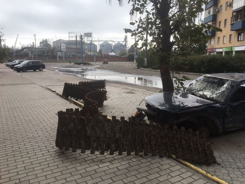 Oruga de un tanque rota. Autor: Ingvar Aurum.