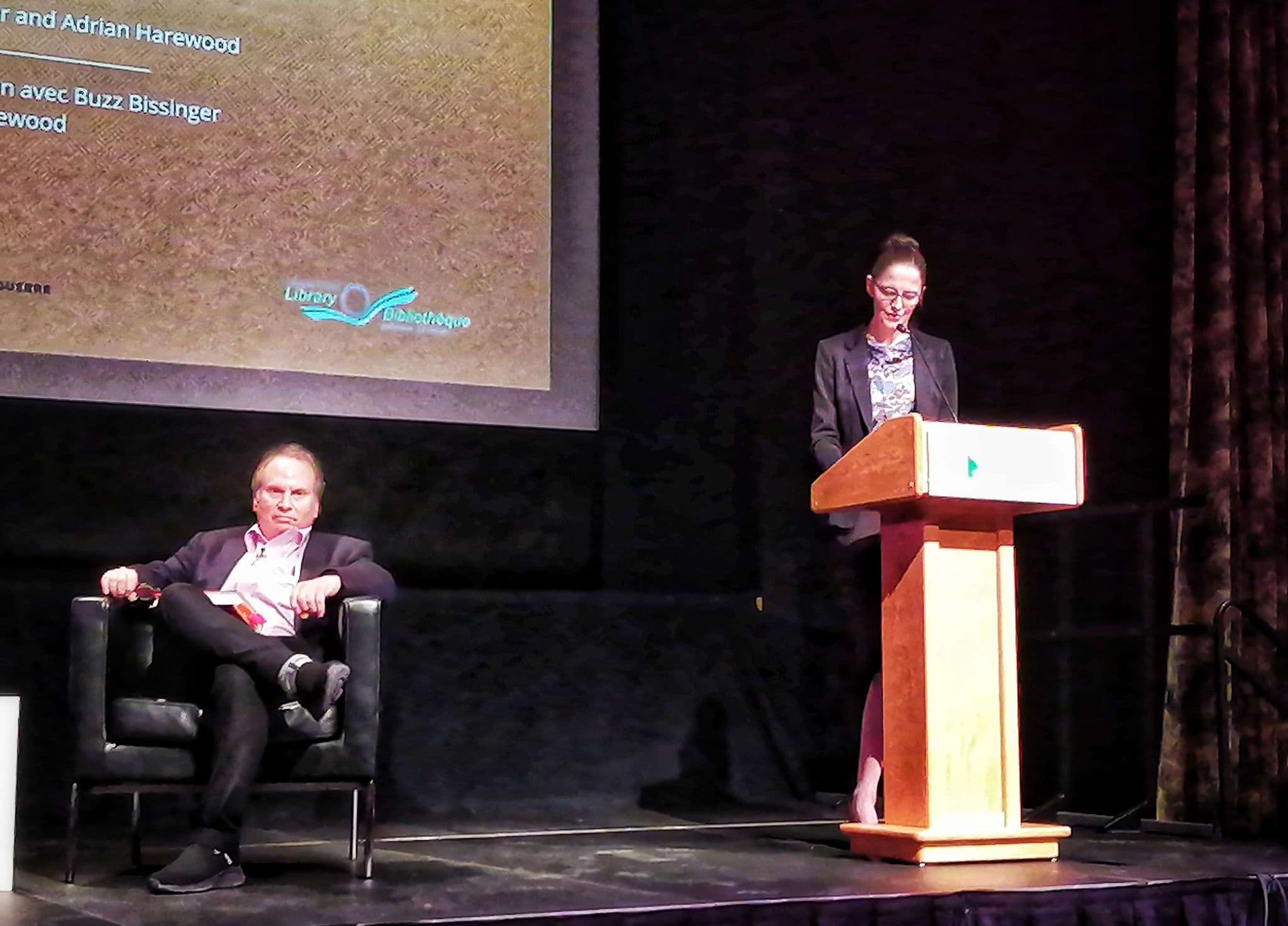 Bissinger en presentacion de su libro en Ottawa.