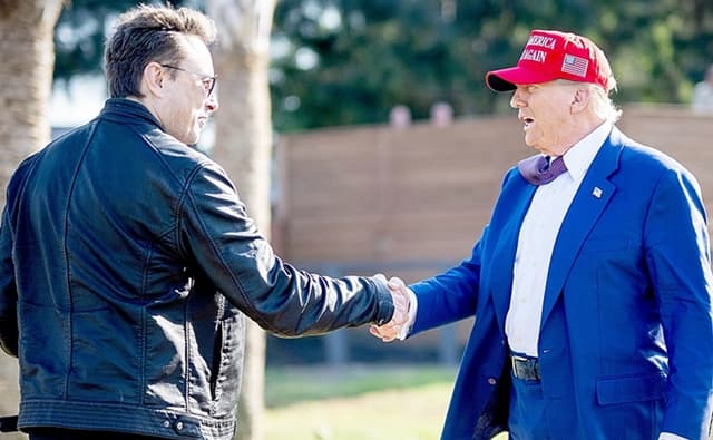 Dr. Alexander señala la influencia de los multimillonarios en las elecciones de 2024, con Musk jugando un papel crucial en la nueva administración. Fuente: Página de Facebook Trump.