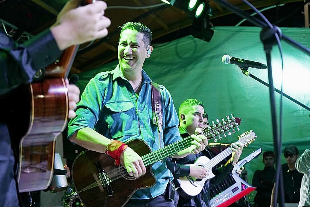 Heredero es uno de los artistas más importantes del boom de la música carranguera a nivel internacional. Fuente: Heredero (Facebook).